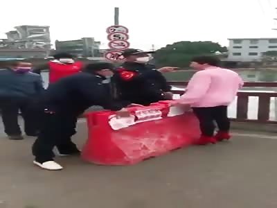 China Allegedly in Guangdong Province, a woman was barred from enterin