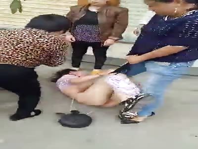 Chinese nude mistress gets hard beating from group of old woman 