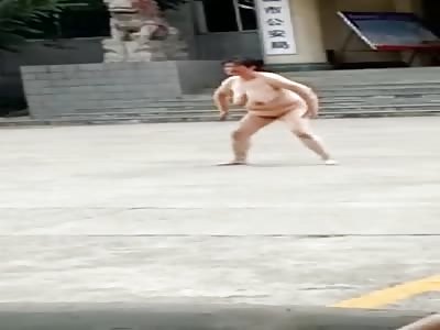 Crazy  Chinese nude woman case  caused by the quarantine 