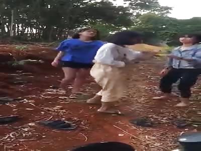 Little Chinese girl gets bullied 