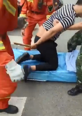 Chinese Man With Piece of Wood Sodomized His Ass Transported to Hospital