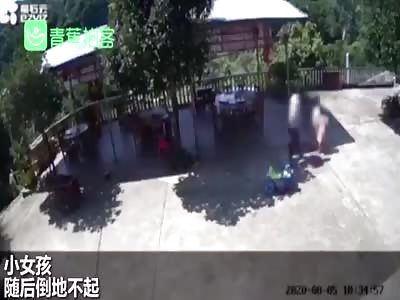 Chinese man kill very young girl in front of her sister (Censored)