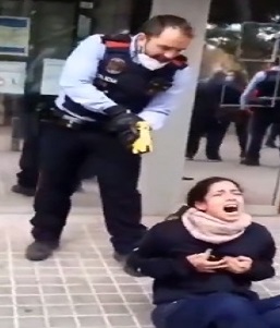 Police Tase Woman For not Wearing Mask.