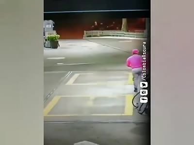 Armed robbery in petrol station in Colombia 