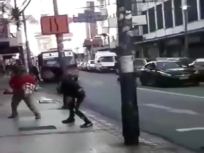 Knive fight in street 
