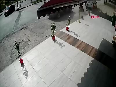 Turkish woman driver lose control of her car and crushes pedestrians 