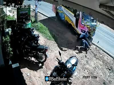 Stupid motorcyclist crashed under bus