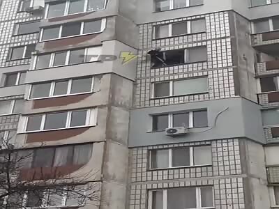 Angry Russian man commit suicide by jumping from 8 floor 
