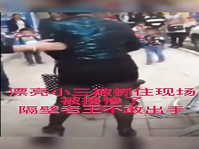 Chinese wife savagely beating the mistress of her husband 