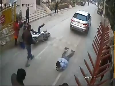 Boss crashed workers in the gate of factory 