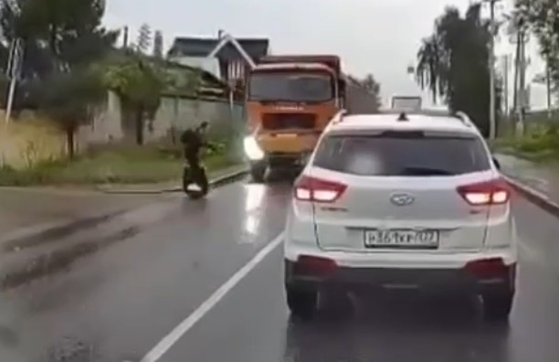 21YO Girl Dies After Getting Hit By Truck In Russia