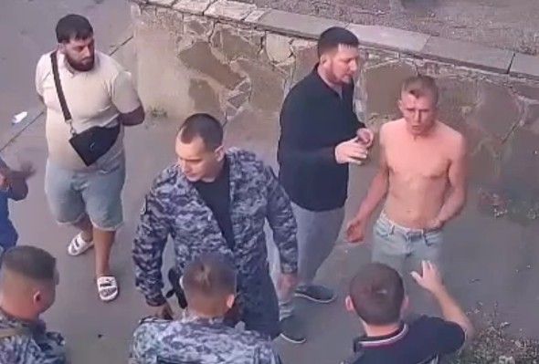 Shirtless Dude Savagely Beaten By Cops In Russia