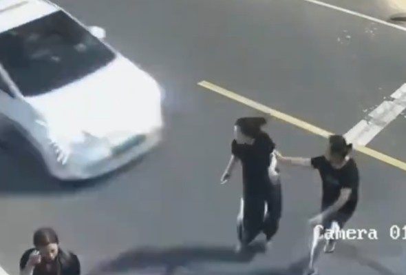 Never Trust Drivers In China