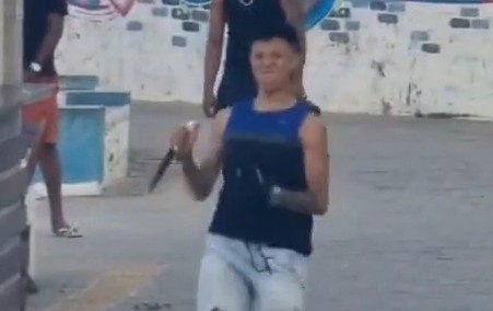 Crazy Knifeman Gets Shot By Police