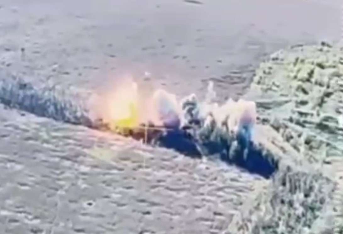 4 FABs destroy a Ukrainian trench in seconds. 