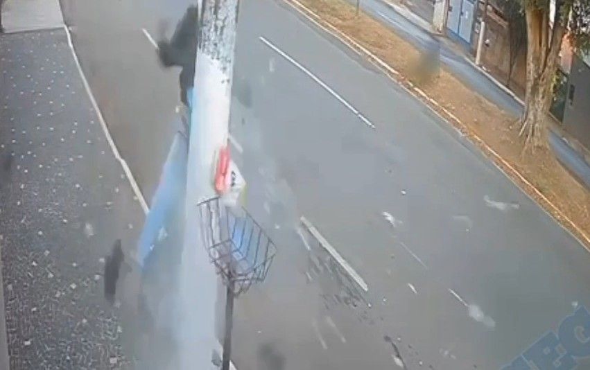 Biker Kills Himself Against The Pole