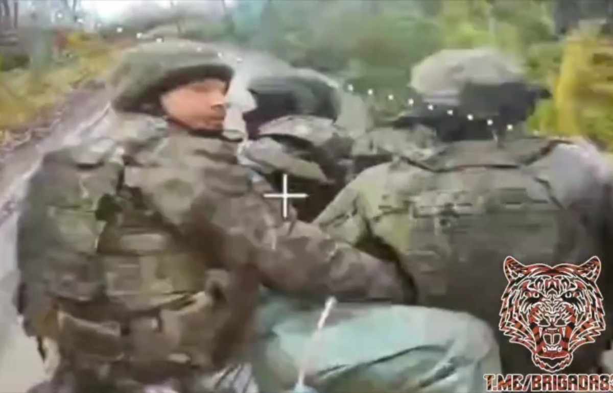  A Russian drone takes out 3 Ukrainian soldiers on an ATV