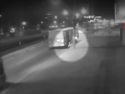 Thief, of Buses scares with siren, jumps of bus and dies in the act