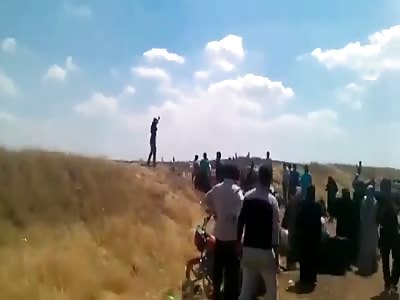 Jordanian border guards shooting live rounds at IDPs fleeing Daraa - killing one civilian and wounding two others