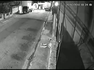 CCTV. EXACT MOMENT THAT MEN ARE ATTACKED BY SICARIOS