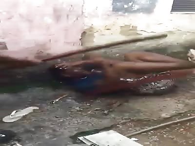 Favela Gang Beats Alleged Thief