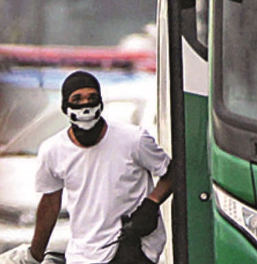 Kidnapper Shot After Hijacking Bus in Brazil With 40 Passengers