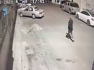madman at the wheel runs over a pedestrian and runs away 