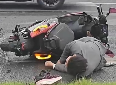 Collision between two speeding motorcycle leave the biker convulsing 