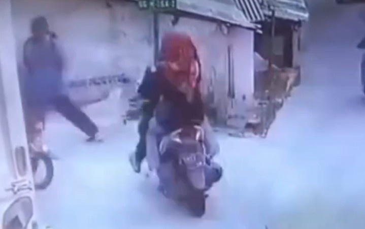 MOTORCYCLIST MAKING HIS OWN WAY