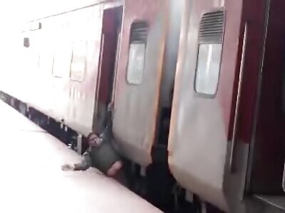 MAN DIES AFTER GETTING OFF MOVING TRAIN