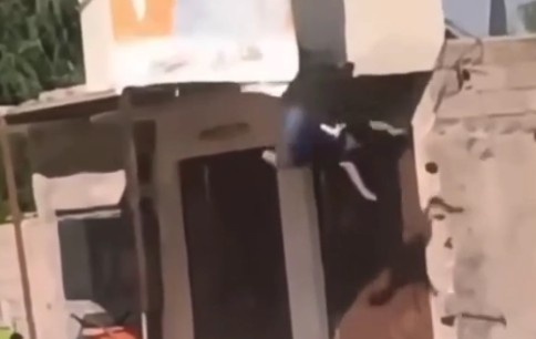 MAN REMOVING MARQUEE PANEL FALL AND DIES