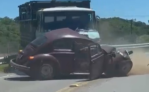 Beetle Driver Gets Killed By Truck On Brazilian Freeway (Clean)