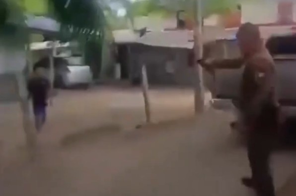 Mentally Ill Dude Shot Dead By Thai Police (FULL)