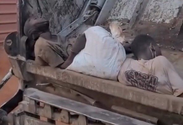 TWO GUYS DIED CRUSHED IN A GARBAGE TRUCK