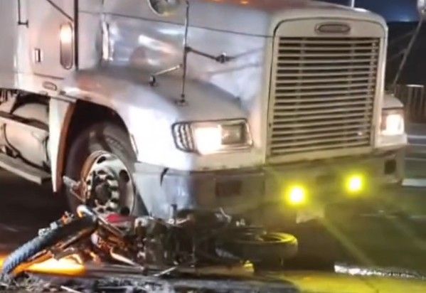Big rig vs moto never ends well