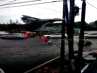 Driver almost makes wrong turn into immense floodwater in Indonesia