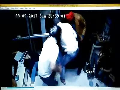 brutall robbery Lucknow: Robbery at Mukund Jewellers caught on CCTV