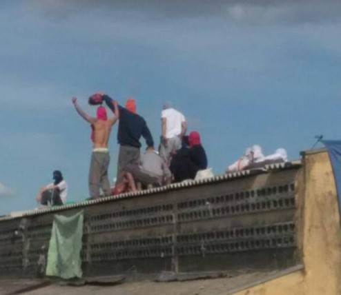 prisoners show detainee's head at the top of the building