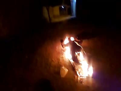  [Aftermath] Traffickers throw a rival out of the coffin and set him on fire