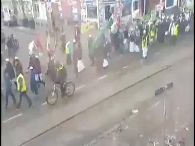 Muslims march in Hague, The Netherlands