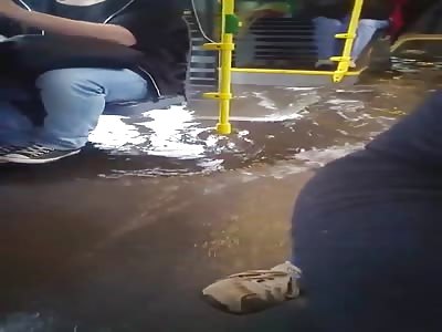 A lot of rain in Berlin ... partly strong floods. The water does not stop in front of the buses either!