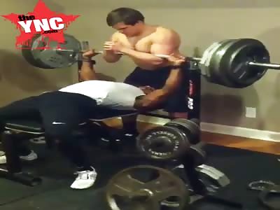 man breaks his neck when lifting to many weights