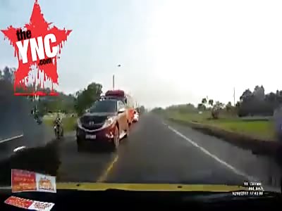 a Non-reversible truck swallows the motorcycle, two people killed 