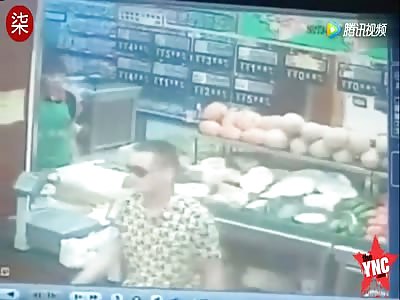 a man named Lee Moumou stabbed female Chen Moumou many times at the Hualian supermarket