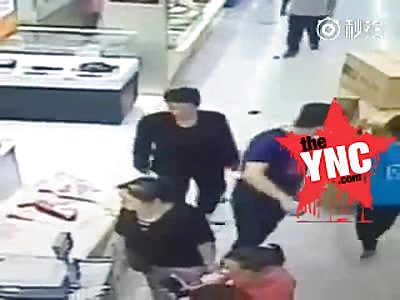 a man casually pick up meatcleaver then sticks it in middle-aged woman's head, and then   leisurely walk away!