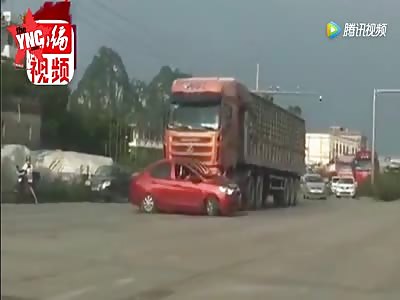 this truck driver must of been blind