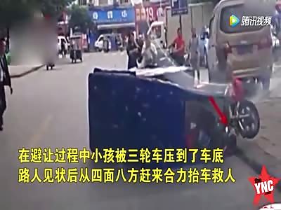 in sichuan boy nearly died by tricycle