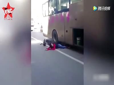 woman stuck under a bus she begs for help but no one will help her 