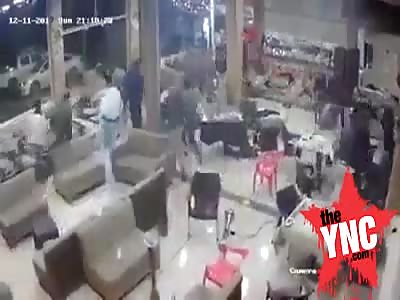 The moment of the earthquake in one of the restaurants in northen Iraq