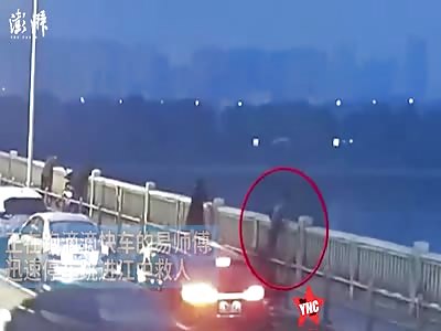 woman jumped of the Orange Island Bridge in Hunan 